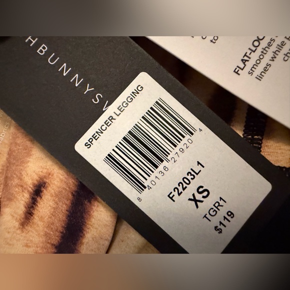 Beach Bunny Tiger Stripe Leggings Size XS NWT - Picture 6 of 6